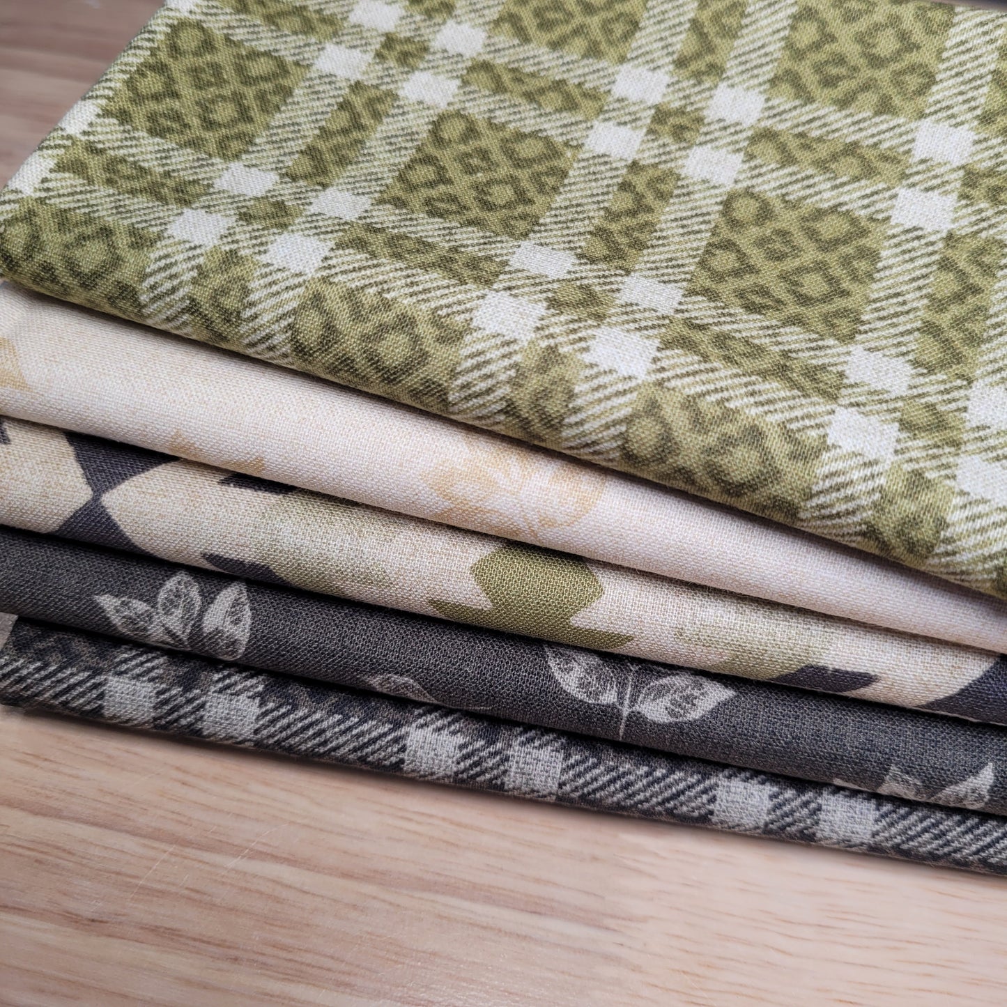 Fat quarter bundle, Michael Miller cabin fabric, 5 fat quarters.